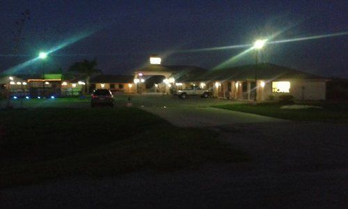 Riviera Inn And Suites Exterior photo